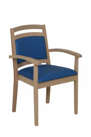 כיסאות עץ